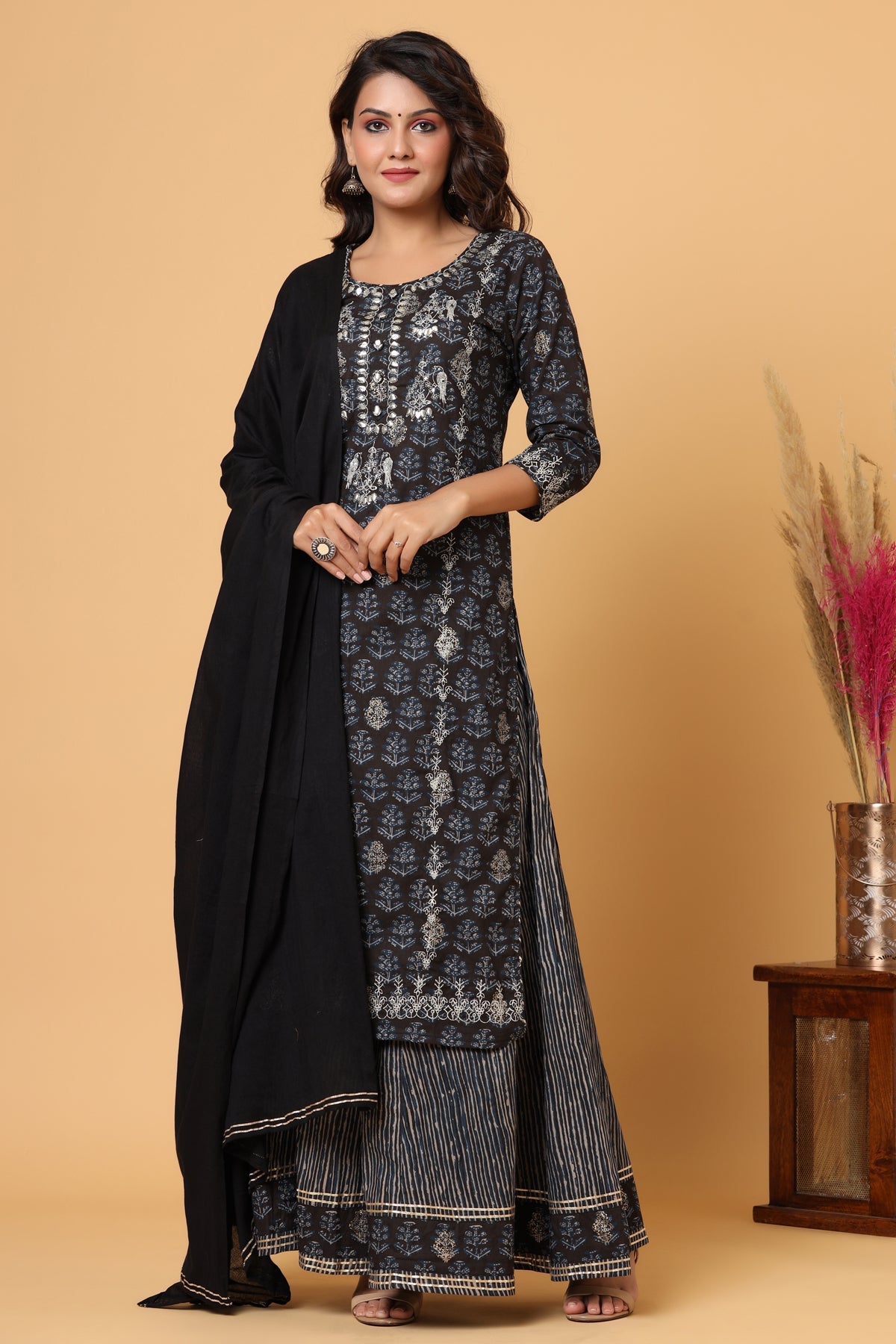 Kaajh Women's Black Zari Embroidery Printed Suit Set