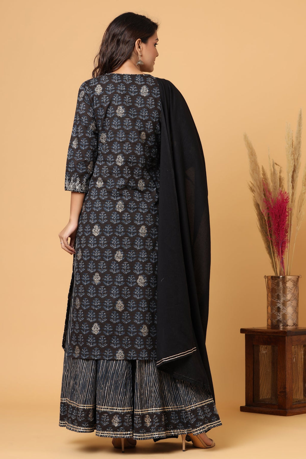 Kaajh Women's Black Zari Embroidery Printed Suit Set