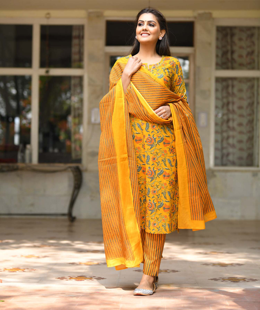 Kaajh Women's Yellow Floral Print Suit Set