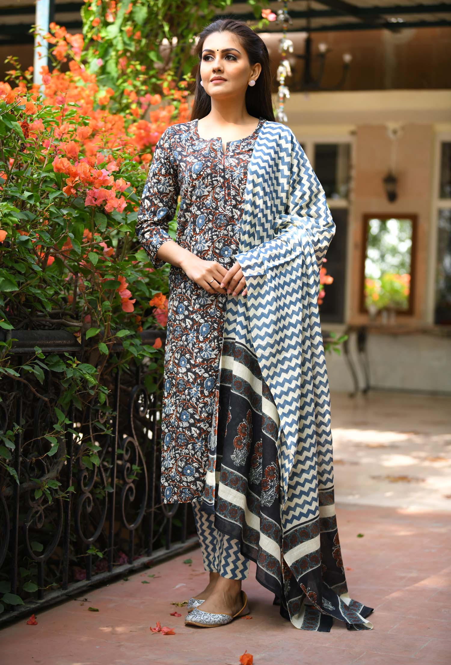 Kaajh Women's Black Floral Print Suit Set