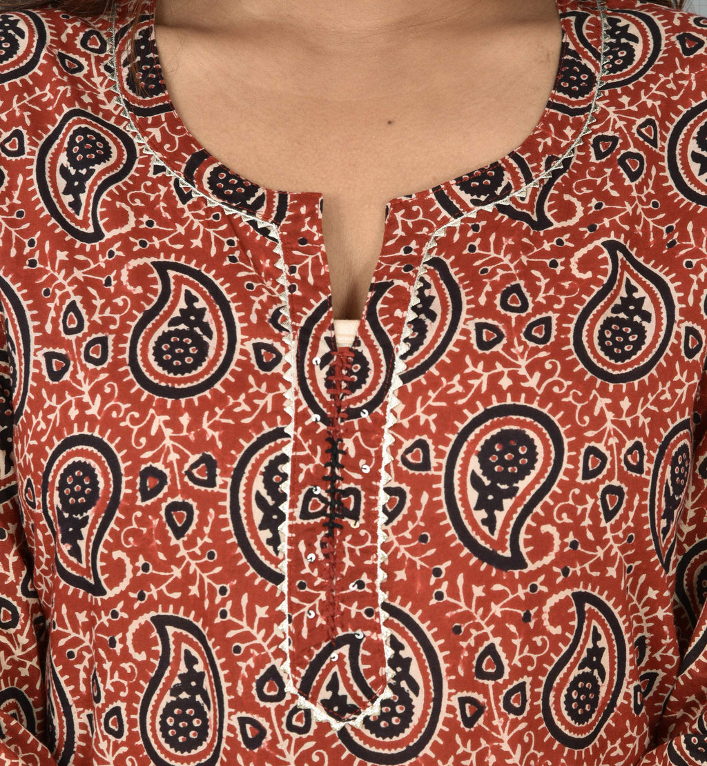 Kaajh Women's Red Paisley Print Cotton Suit Set