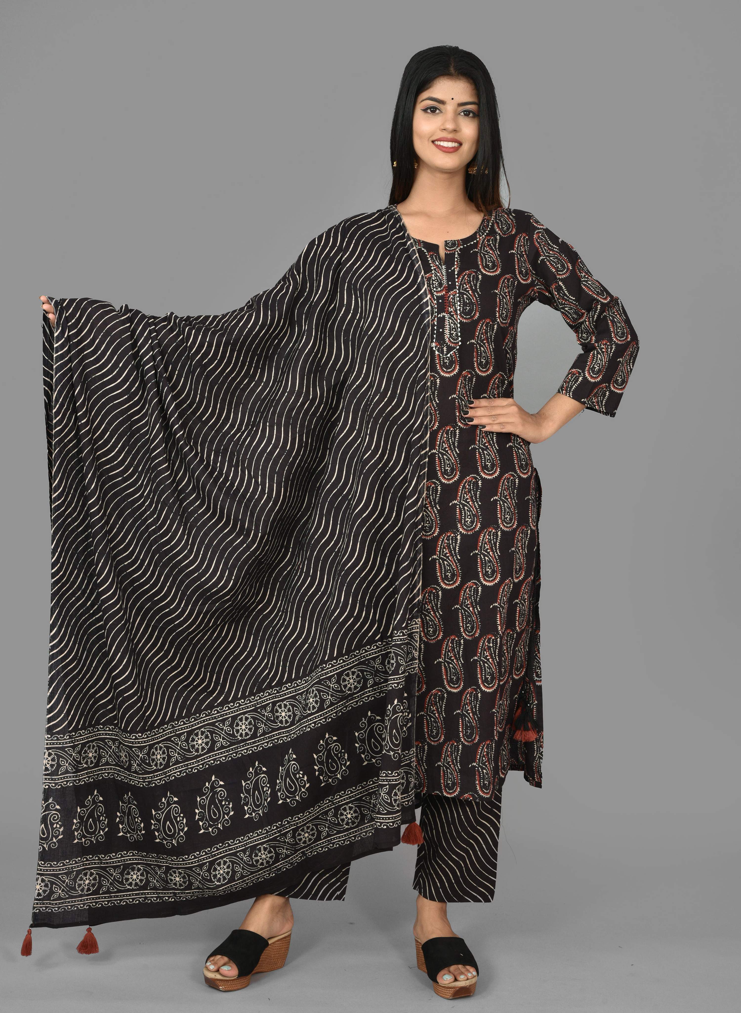 Kaajh Women's Black Paisley Print Cotton Suit Set