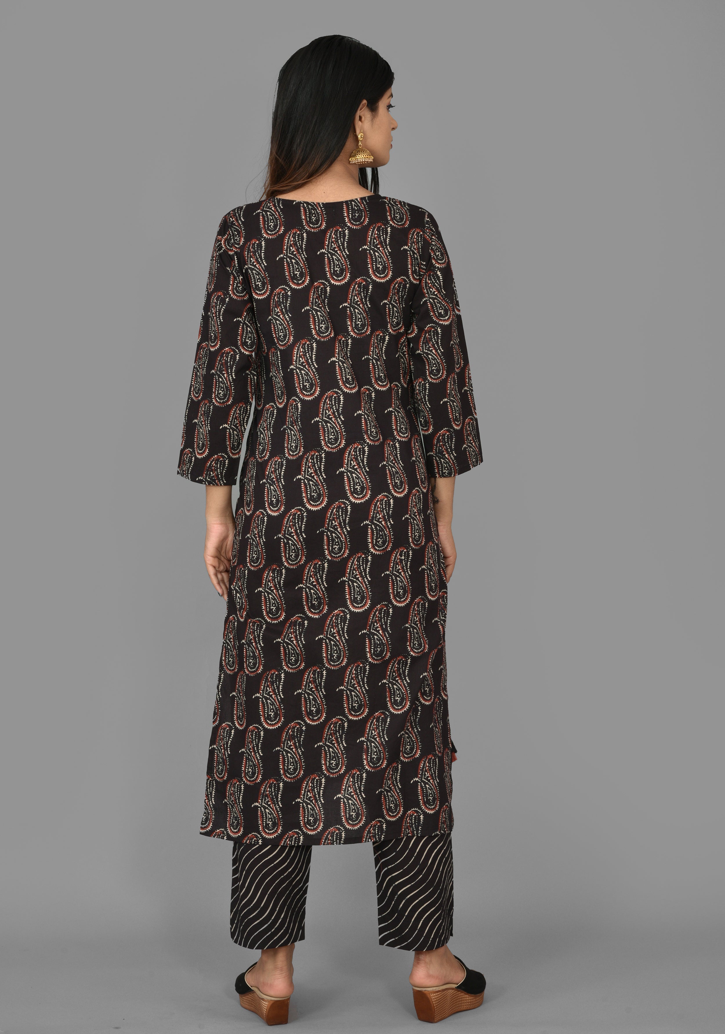Kaajh Women's Black Paisley Print Cotton Suit Set