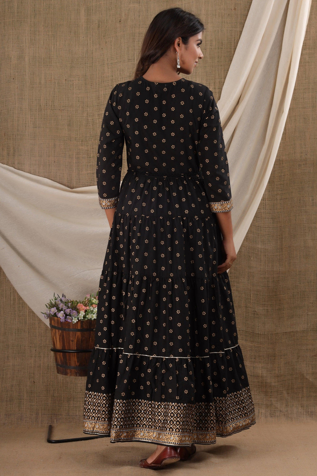 Kaajh Women's Black Mirror Embroidery Ethnic Kurta