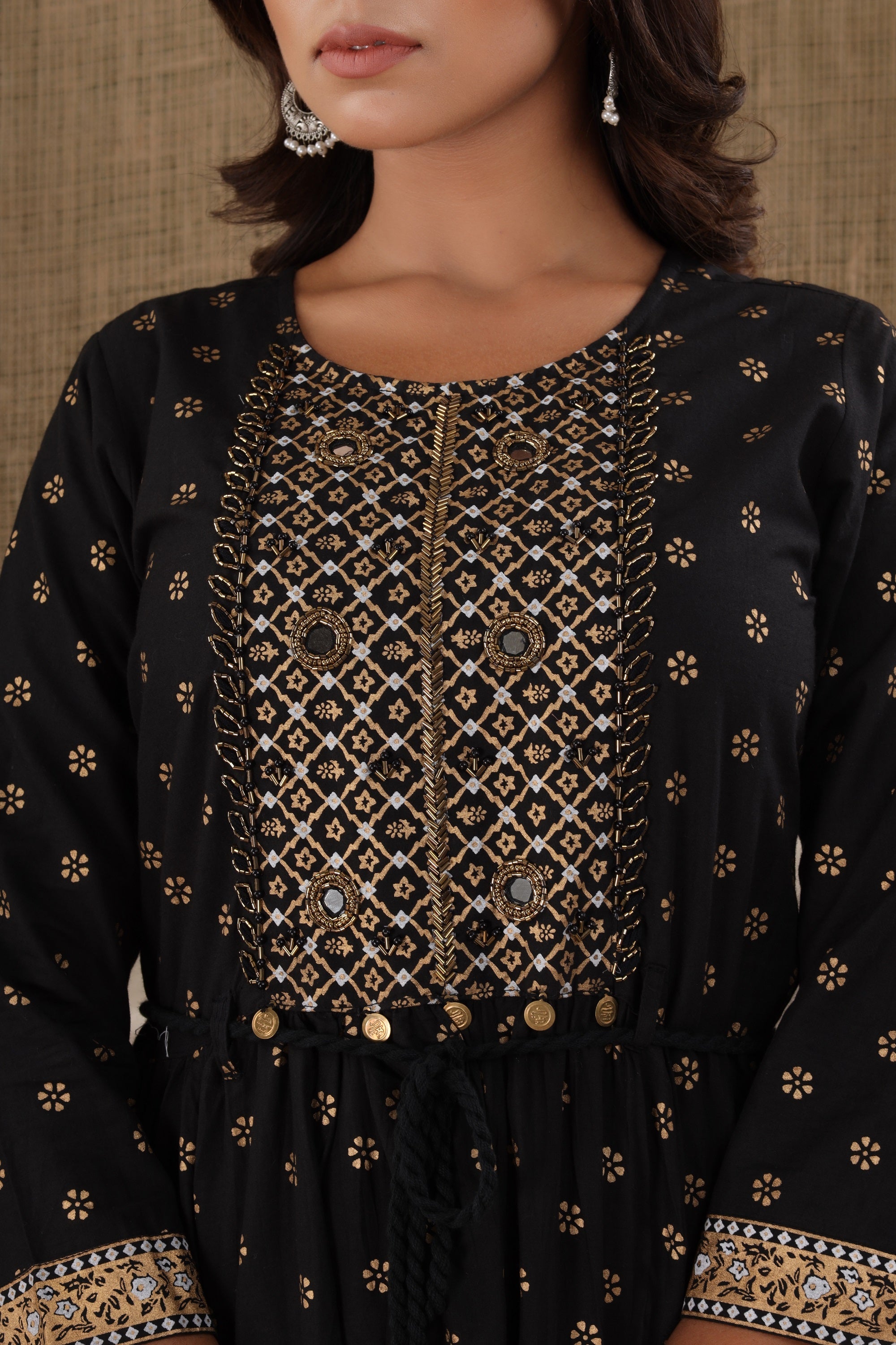 Kaajh Women's Black Mirror Embroidery Ethnic Kurta