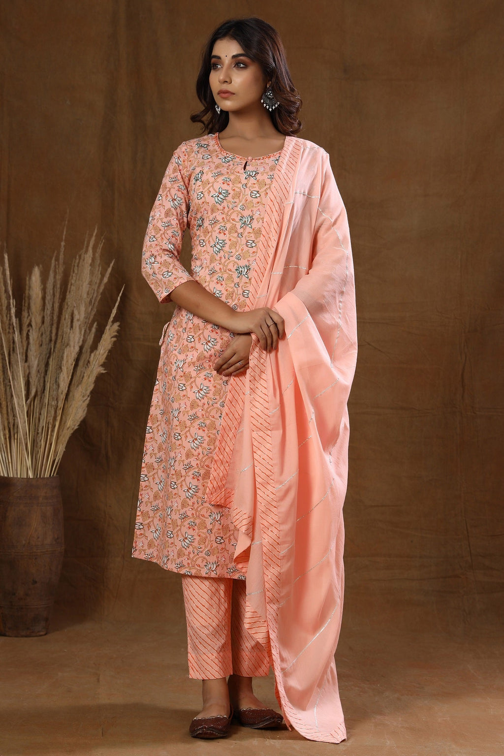 Kaajh Women's Pink Floral Print Beautiful Suit Set