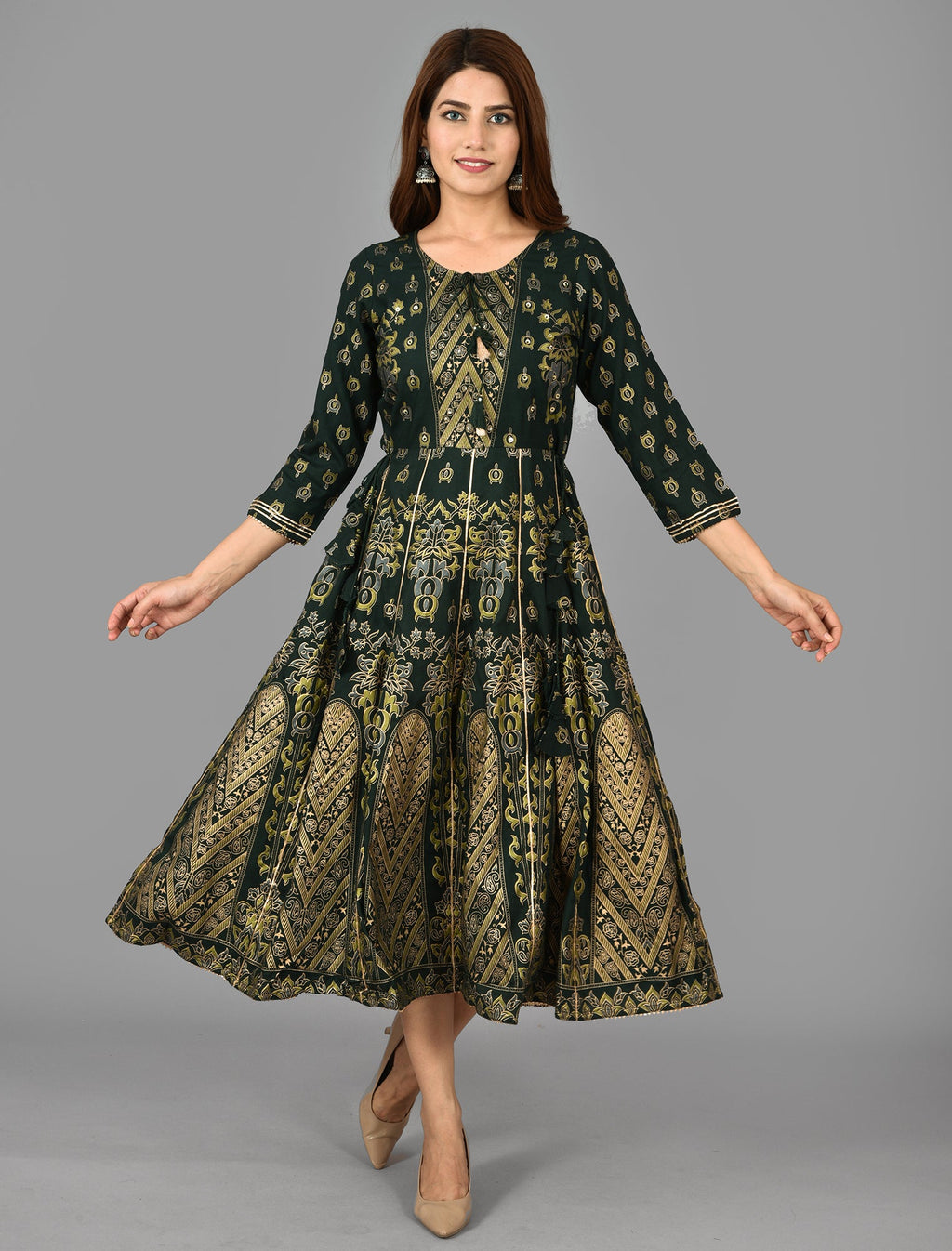 Kaajh Women's Green Gold Print Rayon Kurta