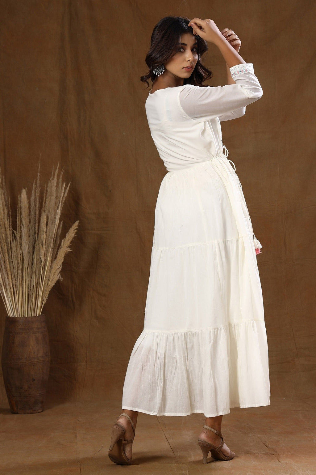 Kaajh Women's White Mirror Embellishment Anarkali Kurta