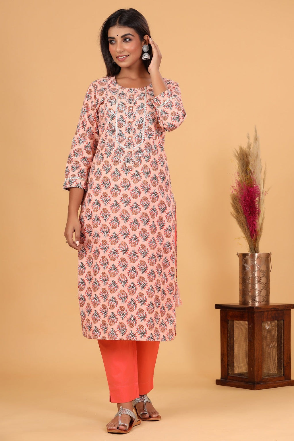 Kaajh Women's Peach Floral Printed Kurta Pant Set