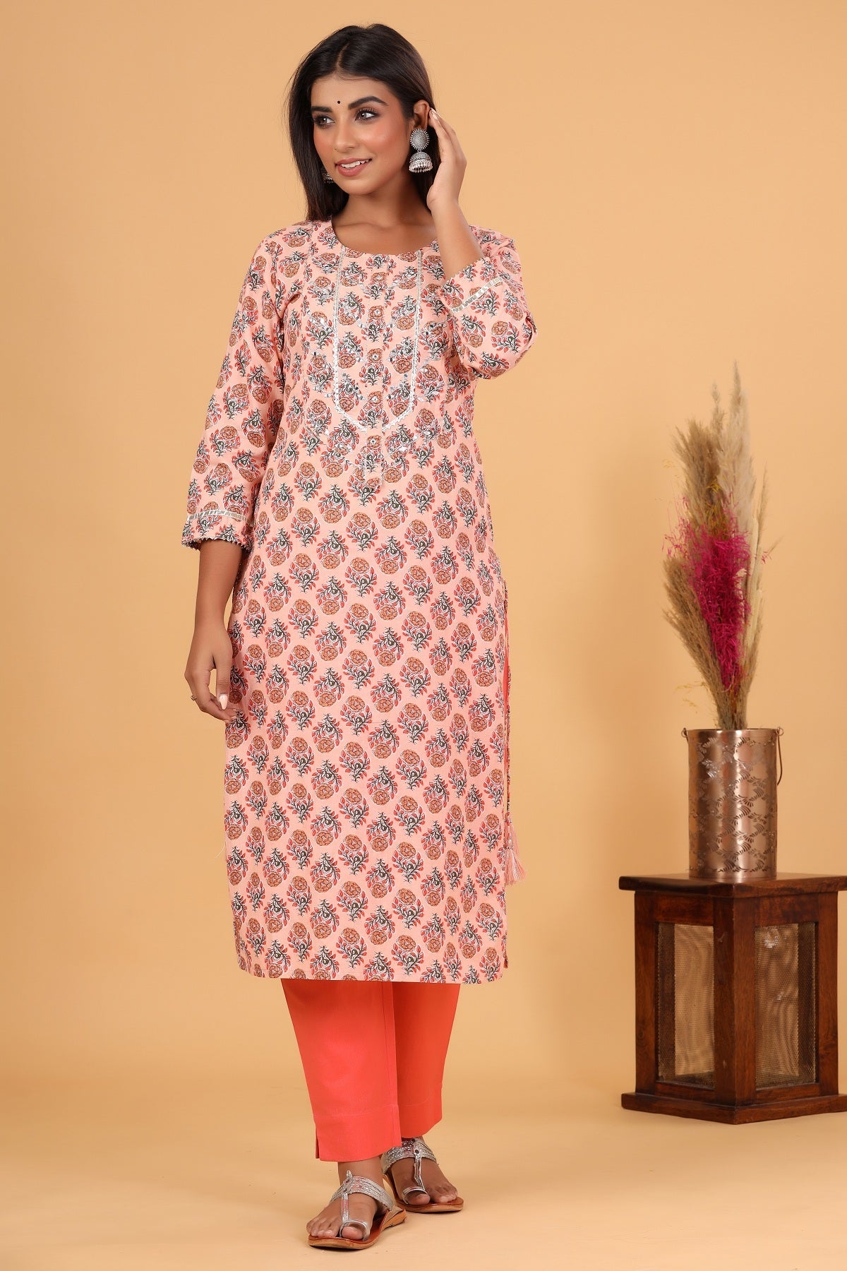 Kaajh Women's Peach Floral Printed Kurta Pant Set