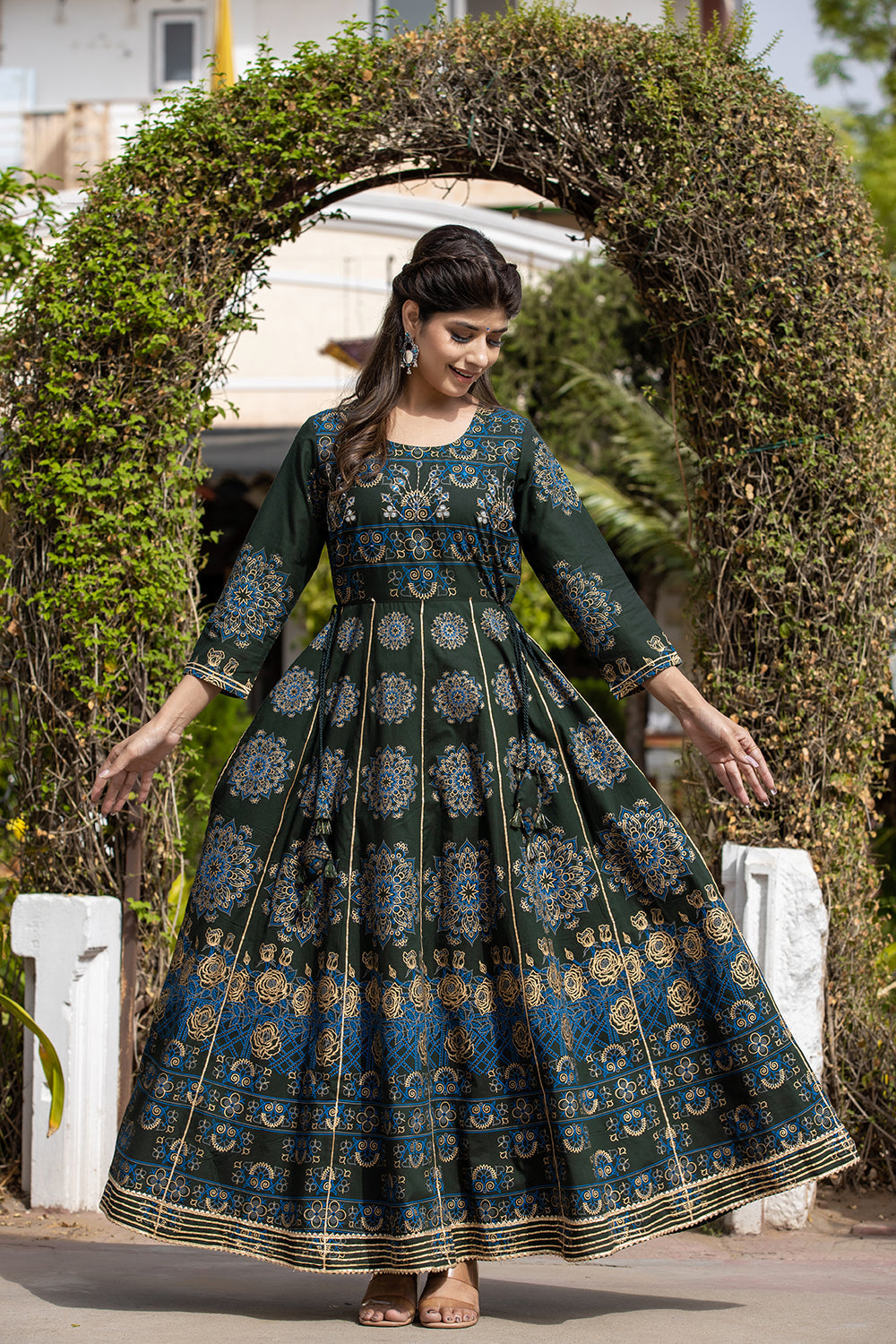 Kaajh Women's Green Gold Printed Ethnic Gown