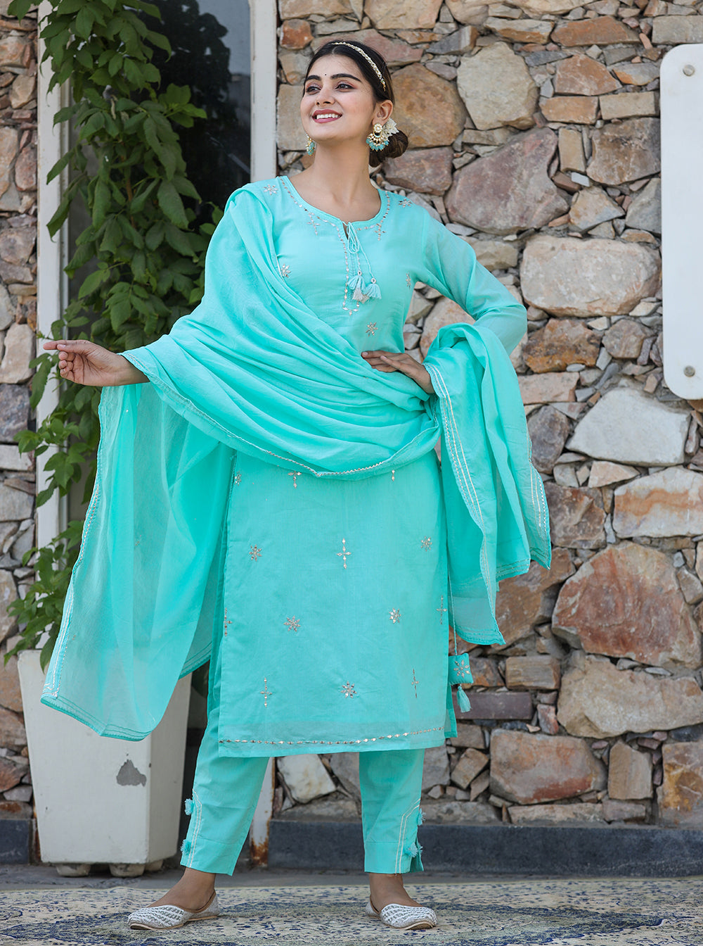 Kaajh Woman's Green Mirror Embellished Cotton Kurta Pant And Dupatta Set
