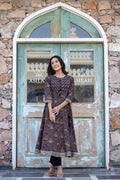 Kaajh Women's Navy Blue Printed Cotton Kurta Pant Set