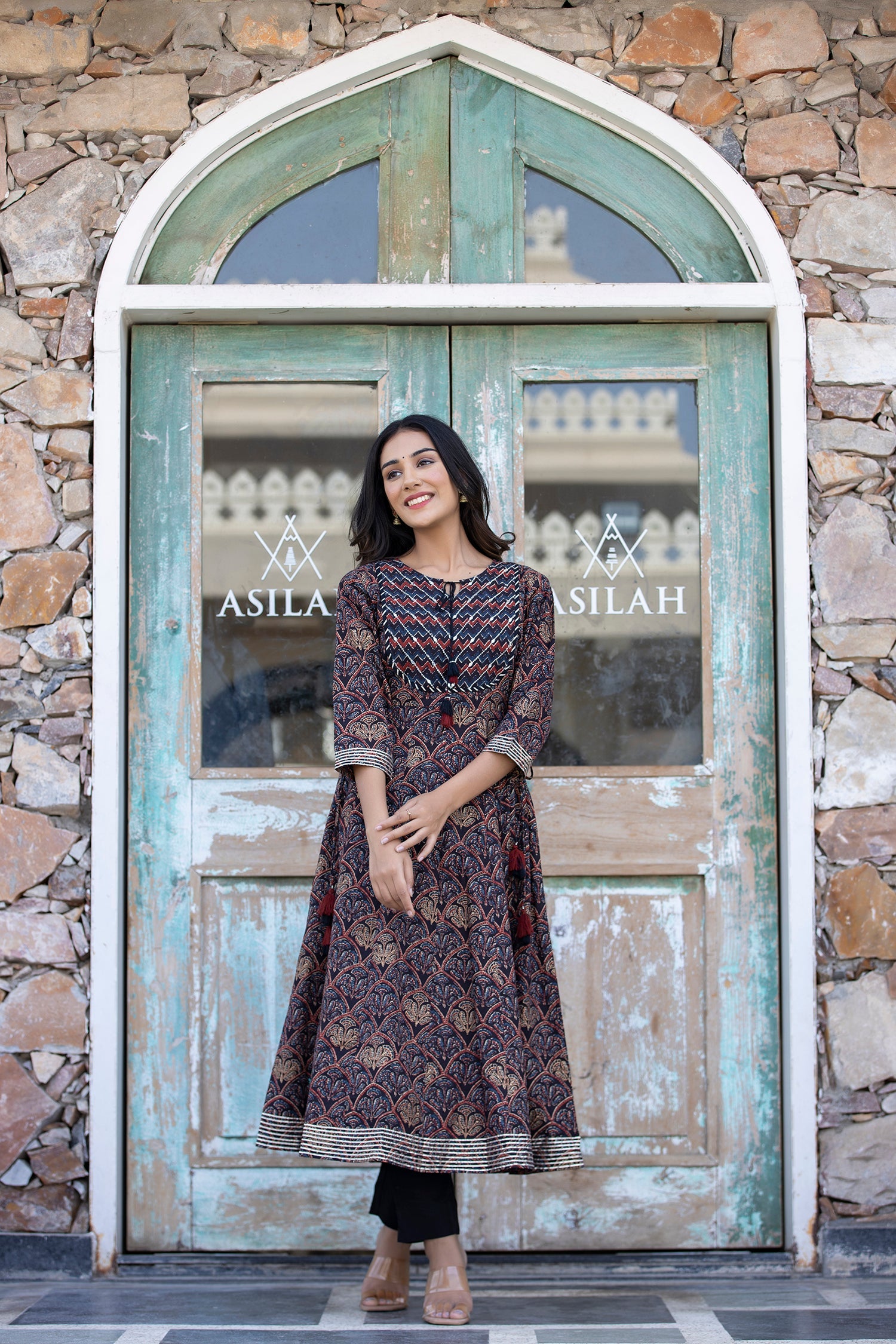 Kaajh Women's Navy Blue Printed Cotton Kurta Pant Set