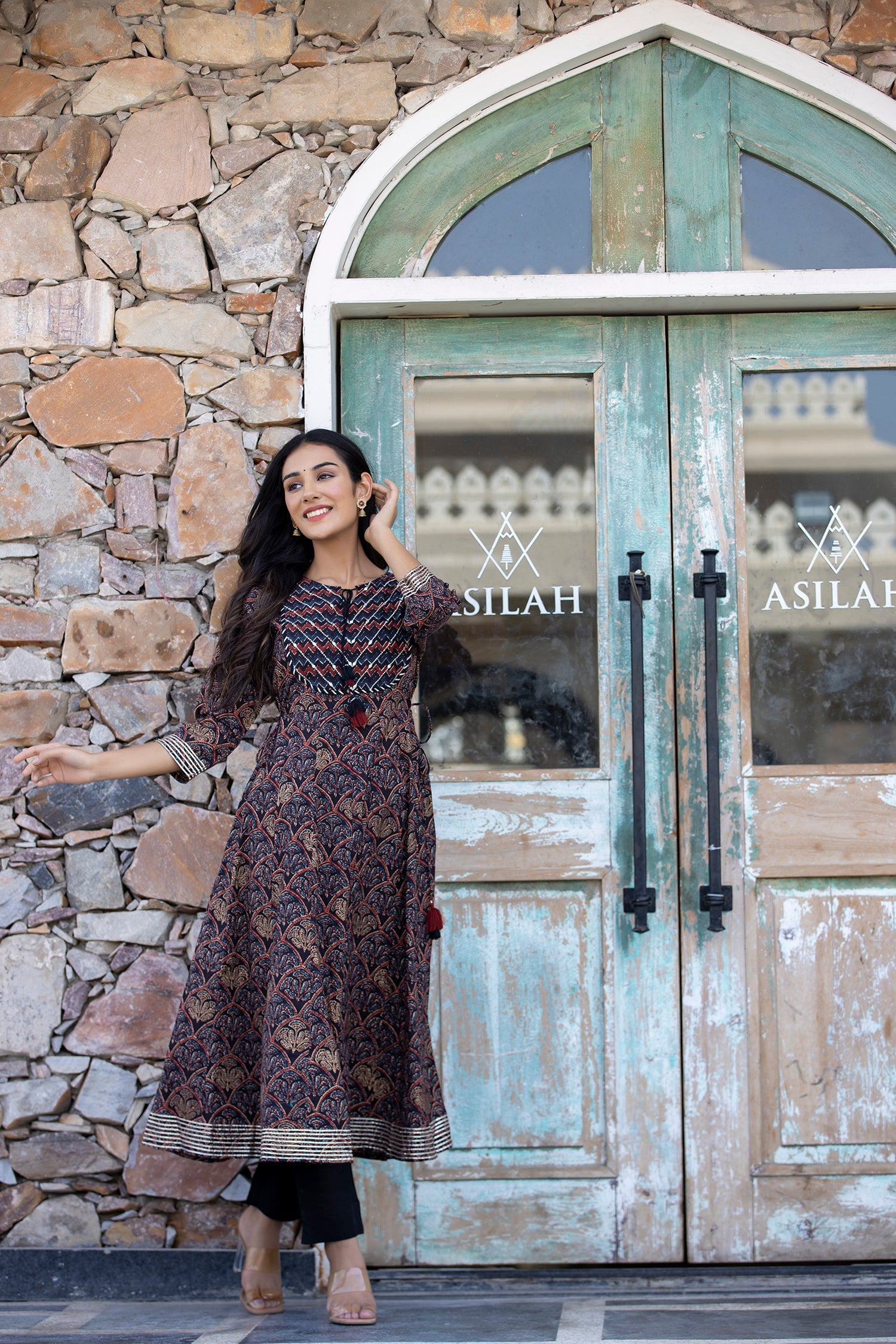 Kaajh Women's Navy Blue Printed Cotton Kurta Pant Set