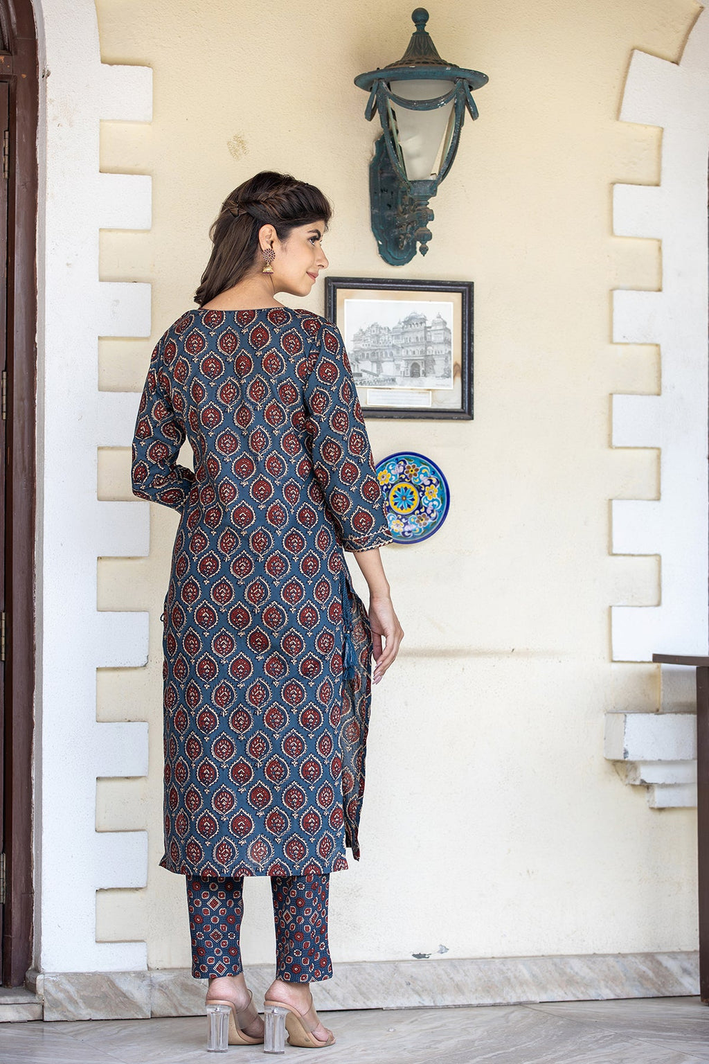 Kaajh Women's Blue Ajrak Print Cotton Kurta Pant Set
