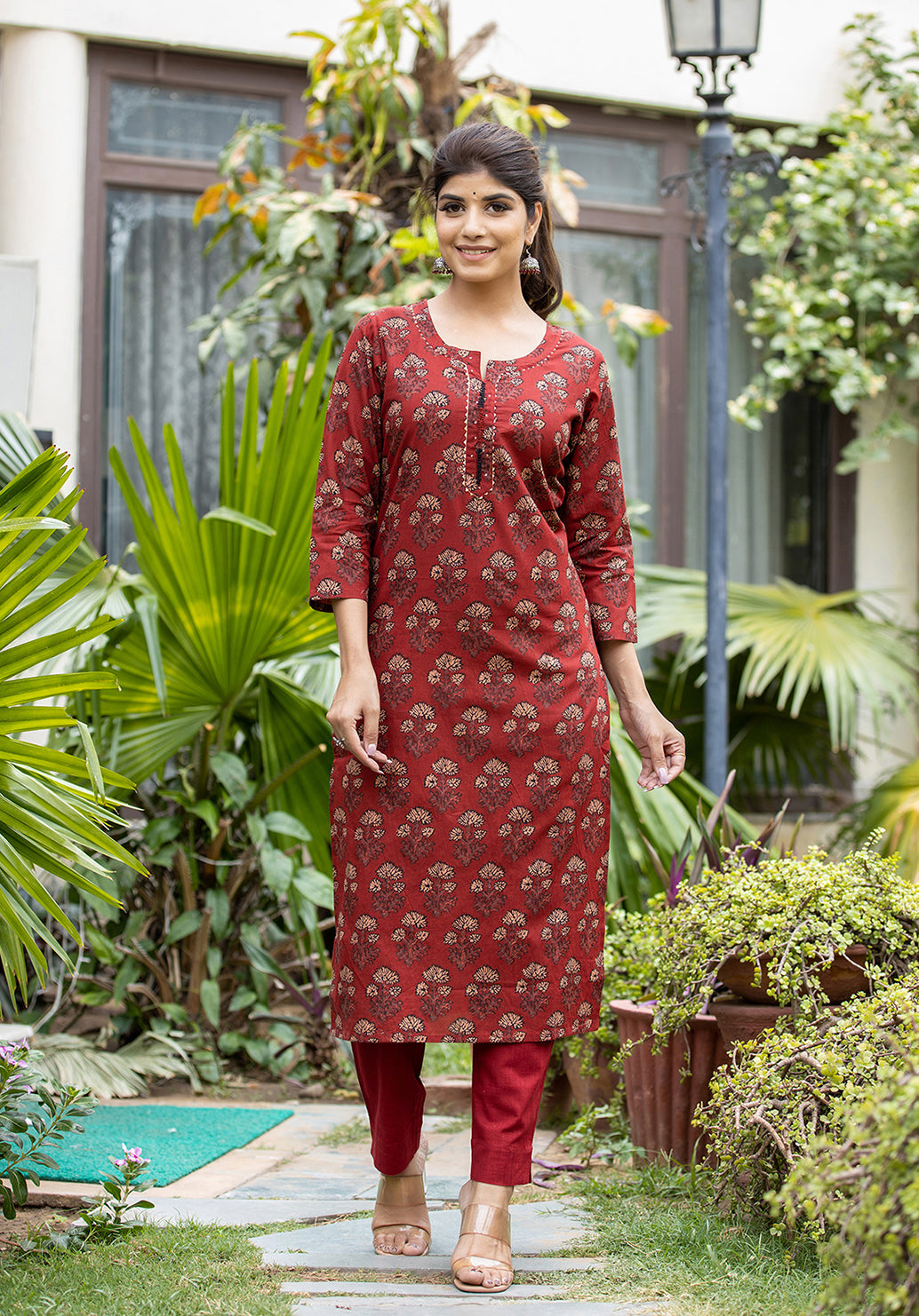 Kaajh Women's Maroon Floral Printed Cotton Kurta Pant Set