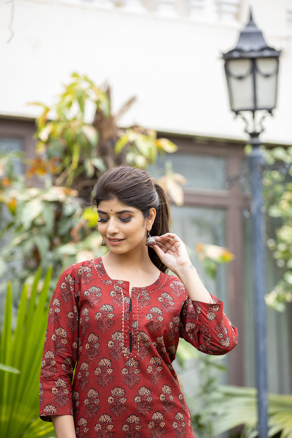 Kaajh Women's Maroon Floral Printed Cotton Kurta Pant Set