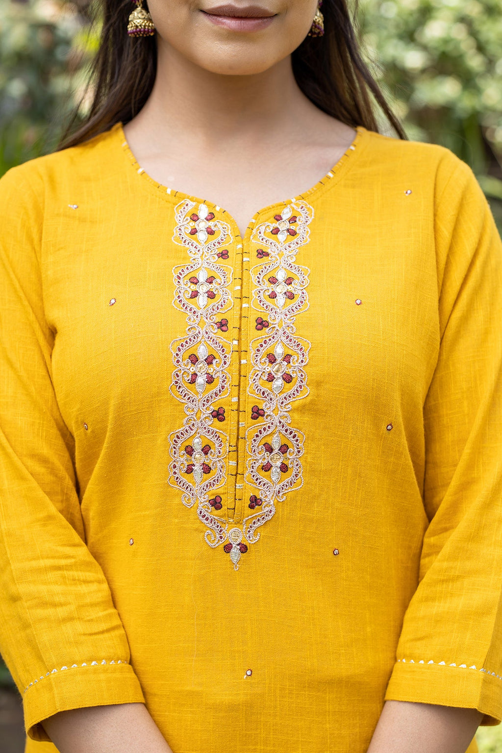 Kaajh Women's Yellow Zari Embroidery Kurta Pant Set With Dupatta