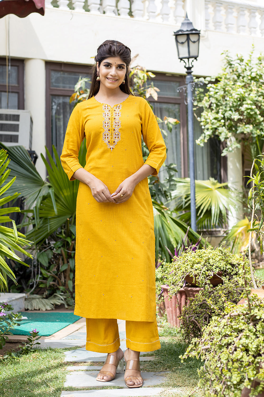 Kaajh Women's Yellow Zari Embroidery Kurta Pant Set With Dupatta