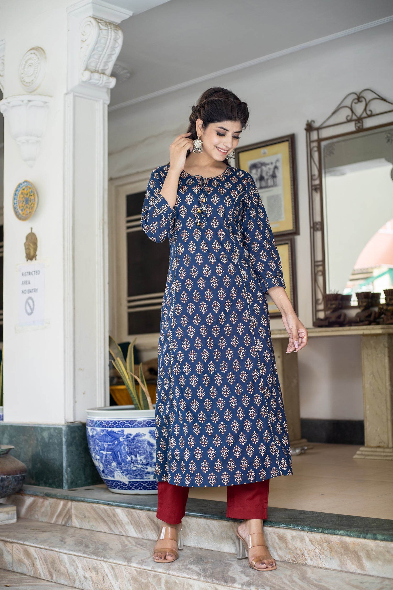 Kaajh Women's Blue Bagru Print Kurta Pant Set