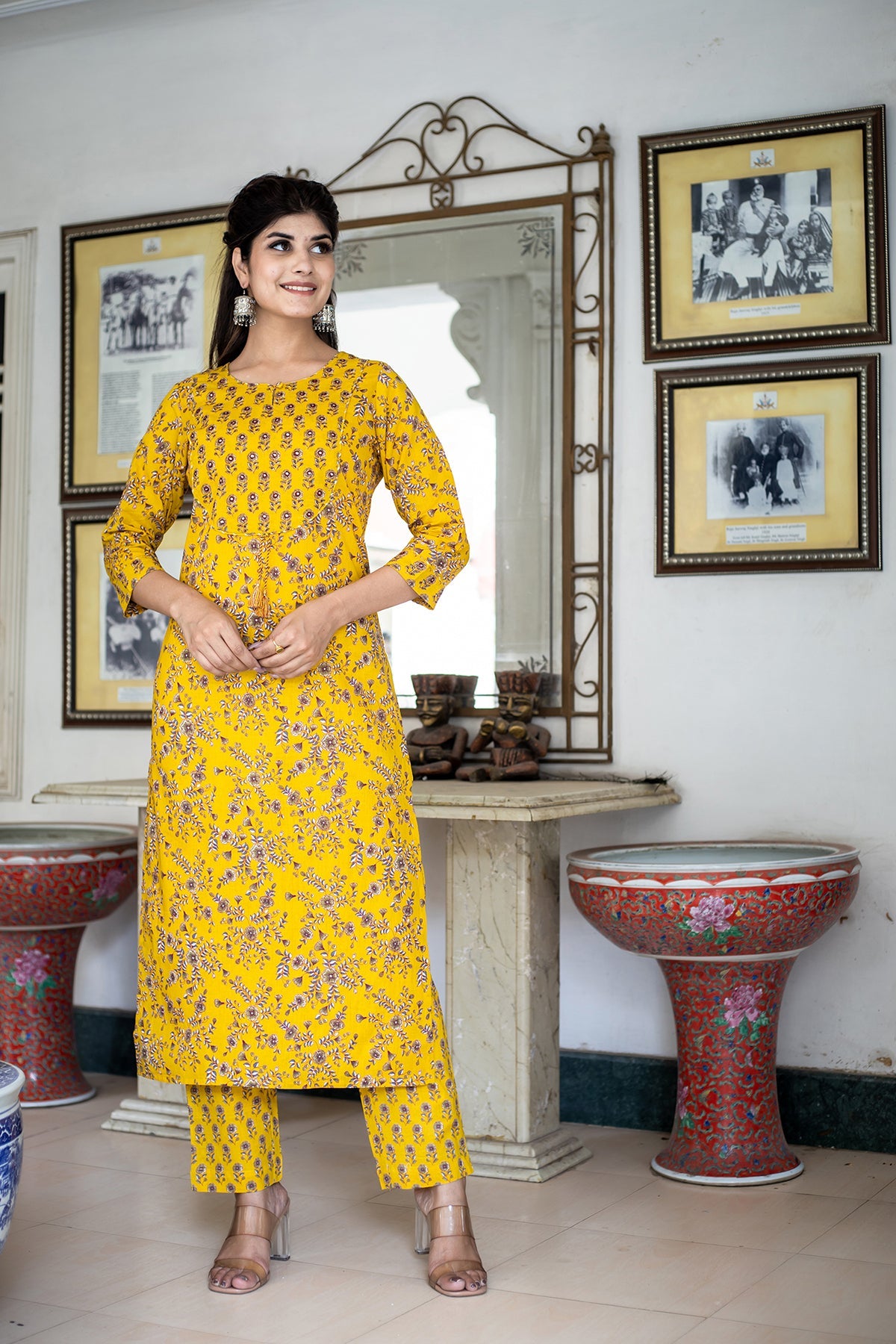 Kaajh Women's Yellow Floral Print Kurta Pant Set