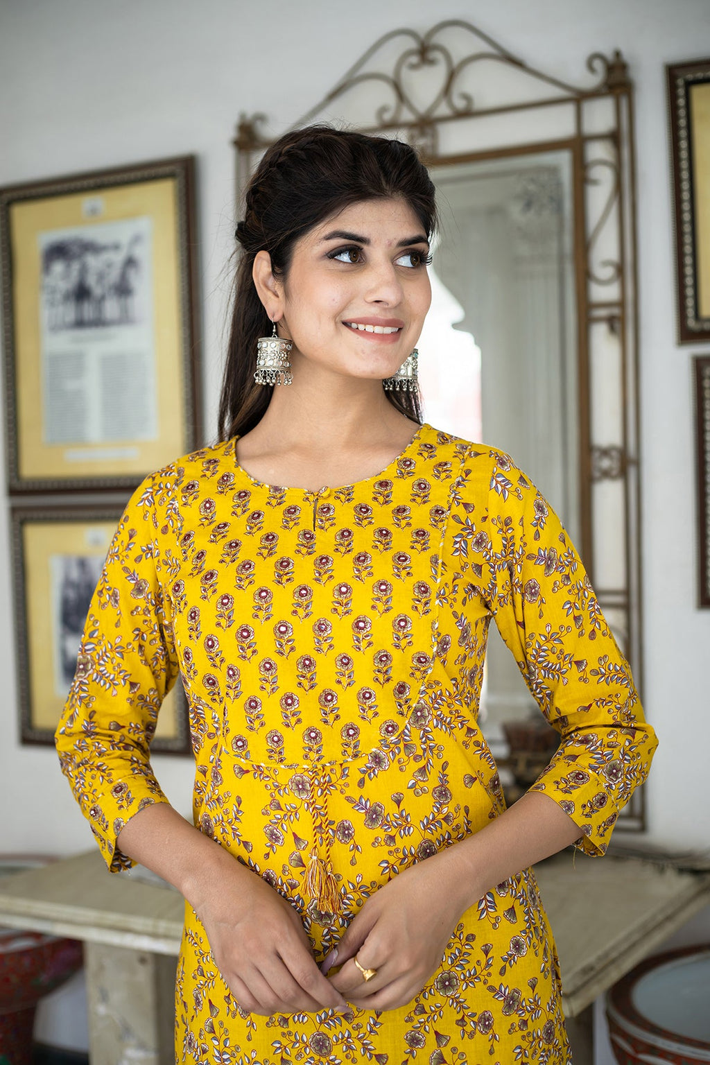 Kaajh Women's Yellow Floral Print Kurta Pant Set