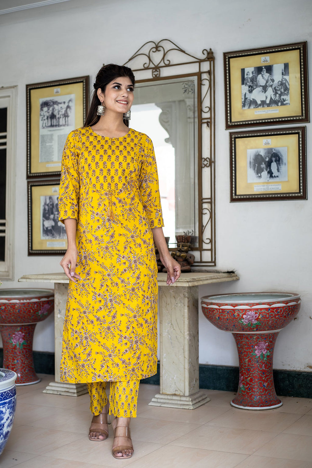 Kaajh Women's Yellow Floral Print Kurta Pant Set