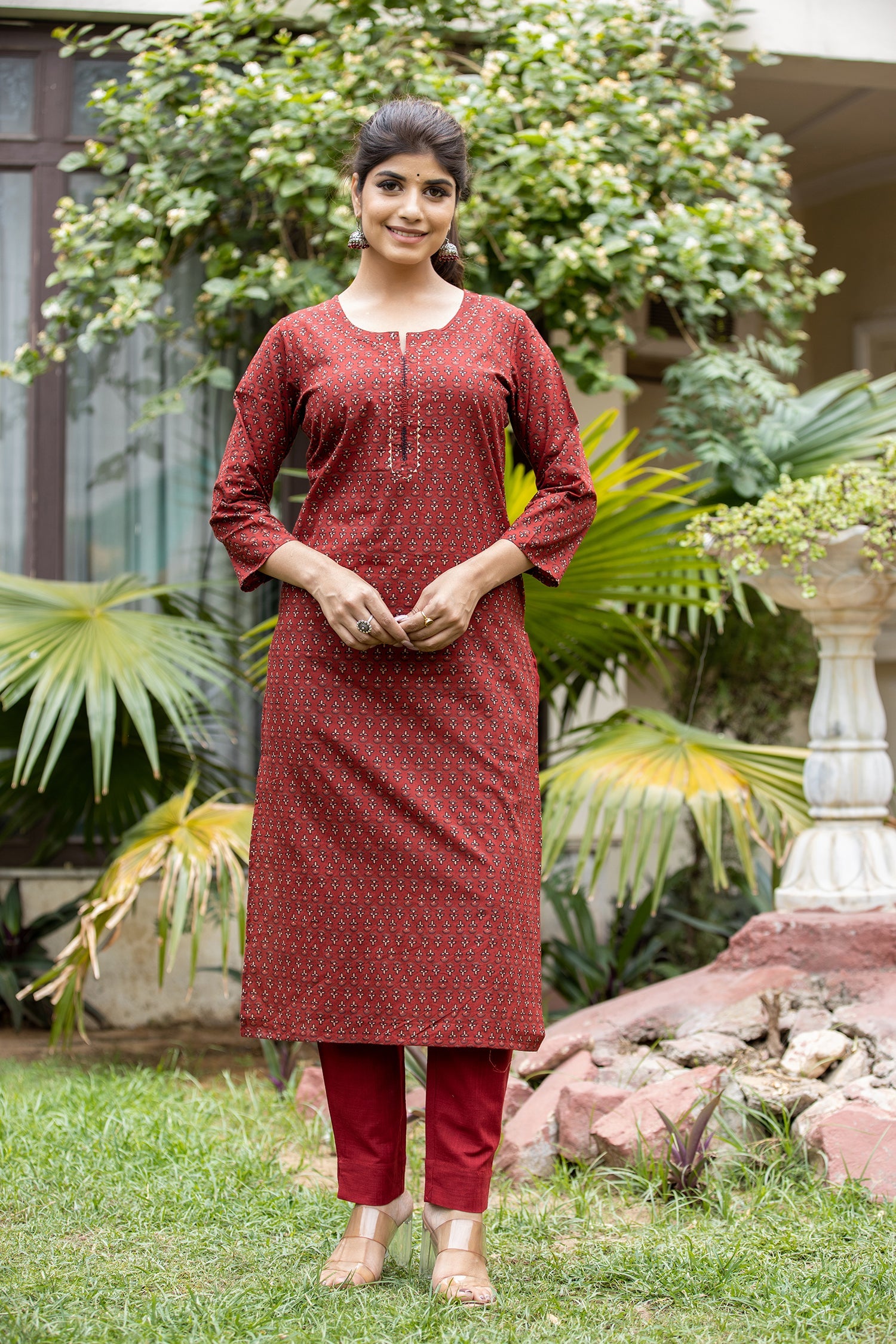 Kaajh Women's Maroon Bootti Printed Cotton Kurta Pant Set