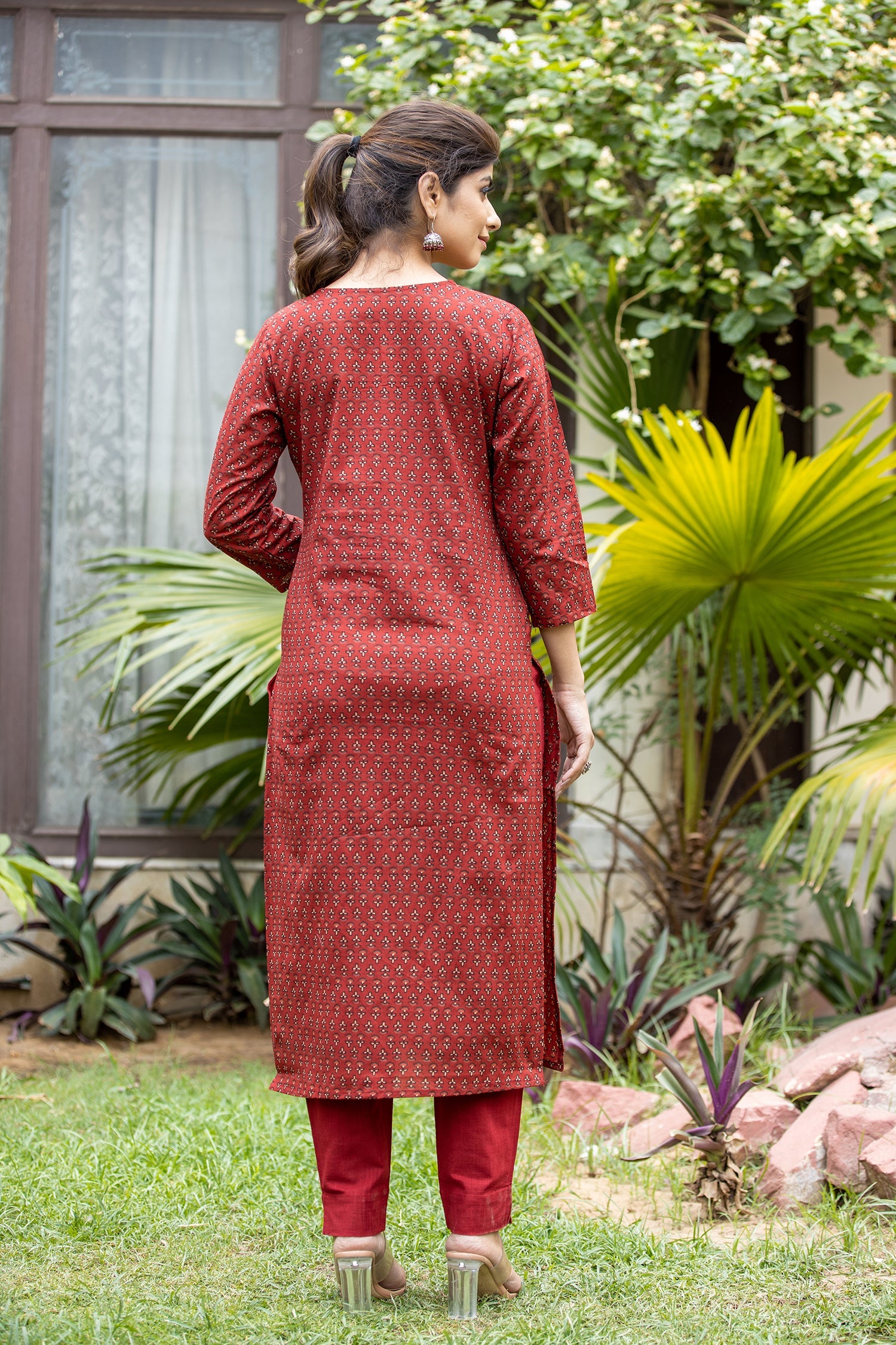 Kaajh Women's Maroon Bootti Printed Cotton Kurta Pant Set