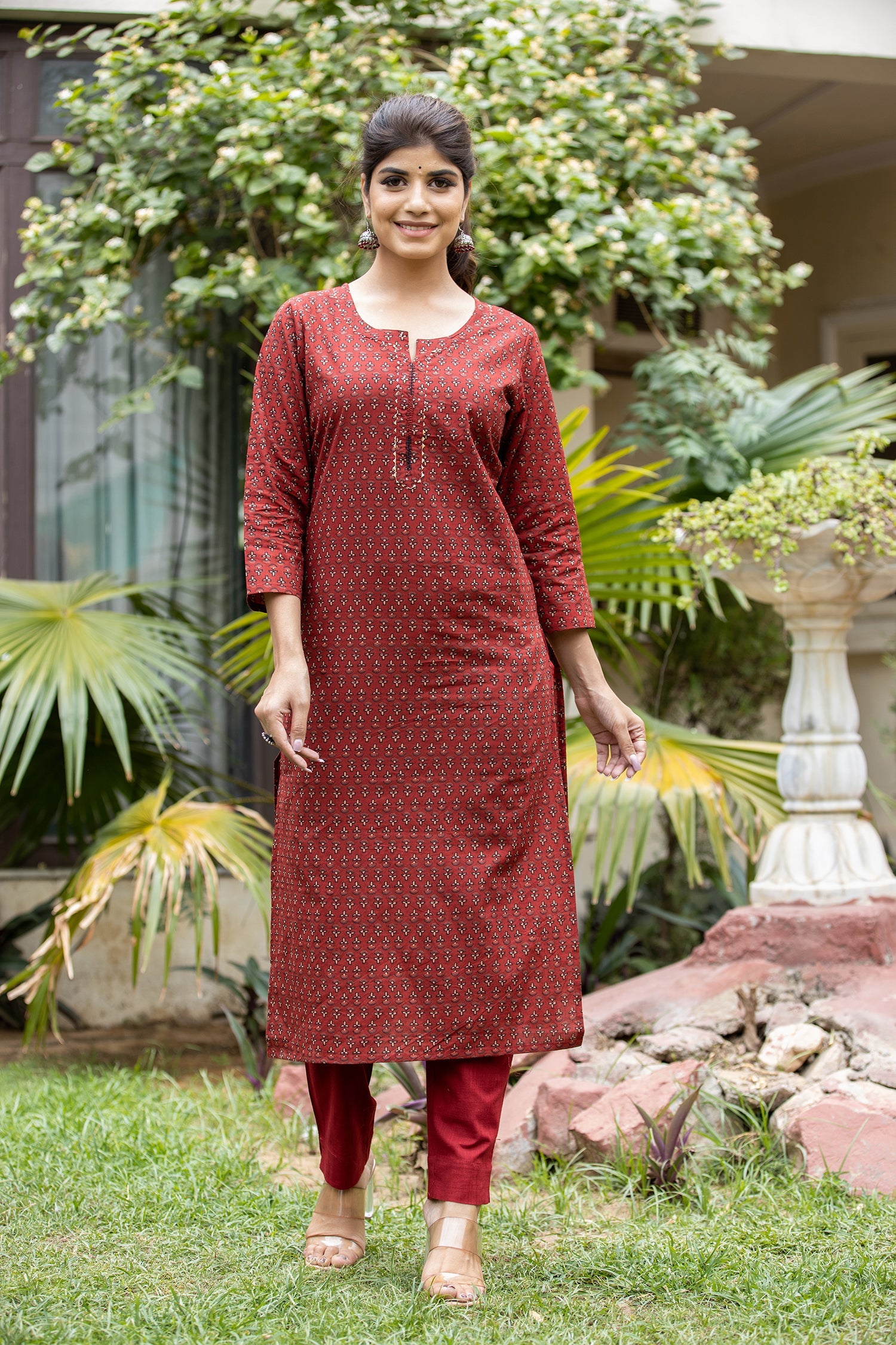 Kaajh Women's Maroon Bootti Printed Cotton Kurta Pant Set