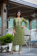 Kaajh Women's Green Floral Printed Kurta Pant Set