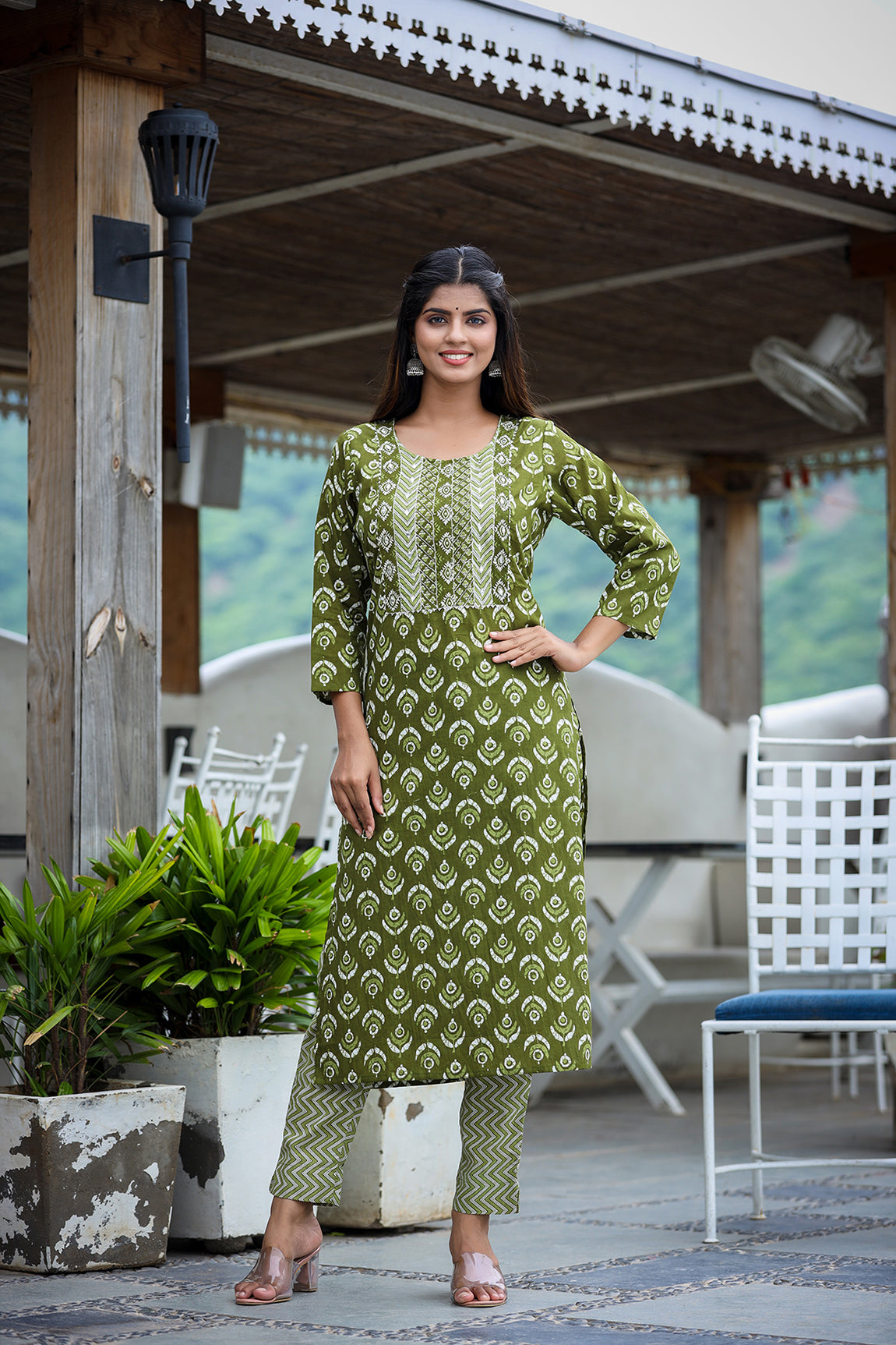 Kaajh Women's Green Floral Printed Kurta Pant Set