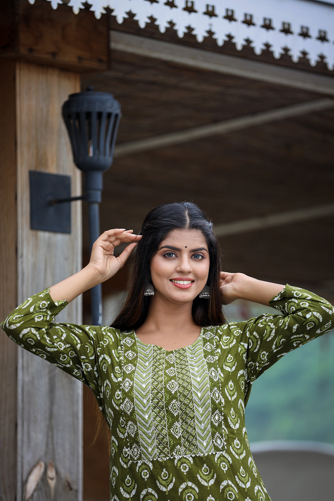 Kaajh Women's Green Floral Printed Kurta Pant Set