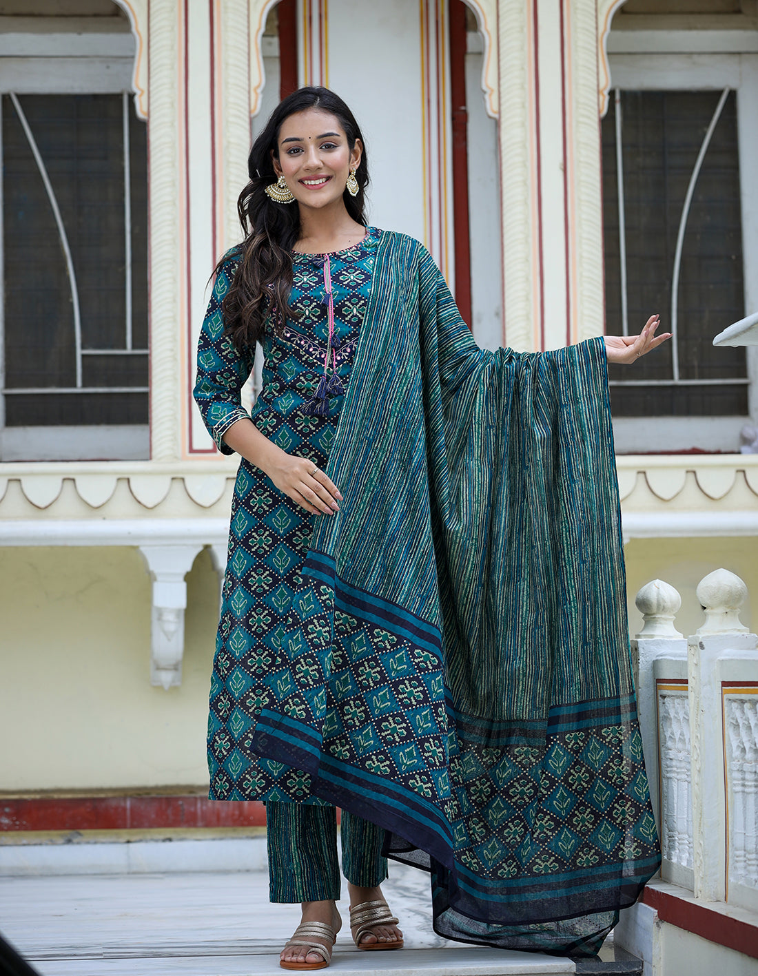 Kaajh Women's Green Ethnic Print Cotton Kurta Set With Pant And Dupatta