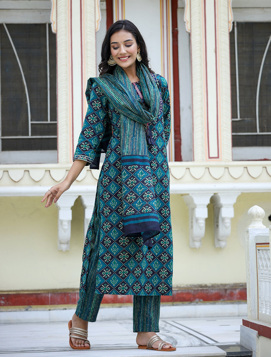 Kaajh Women's Green Ethnic Print Cotton Kurta Set With Pant And Dupatta