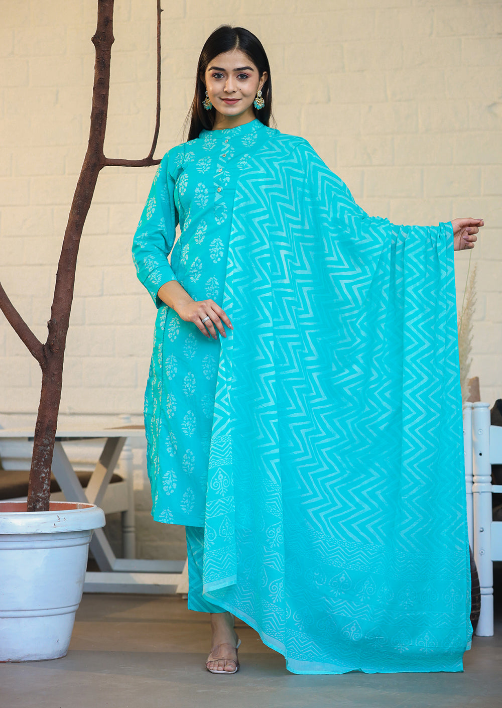 Kaajh Woman's Turqouise Green Block Print Cotton Kurta Pant Set With Dupatta