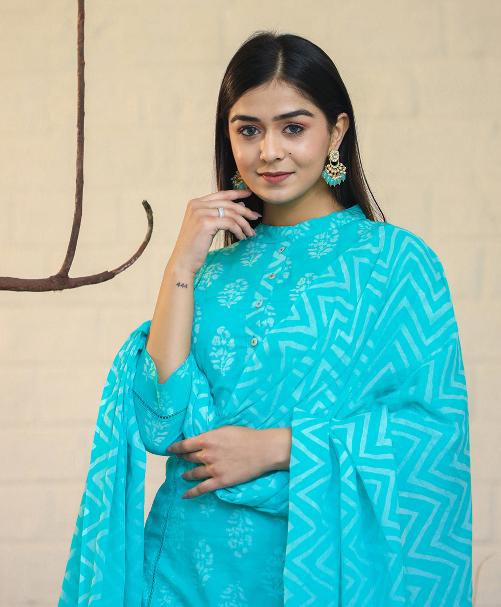 Kaajh Green Floral Printed Kurta Pant Set For Women