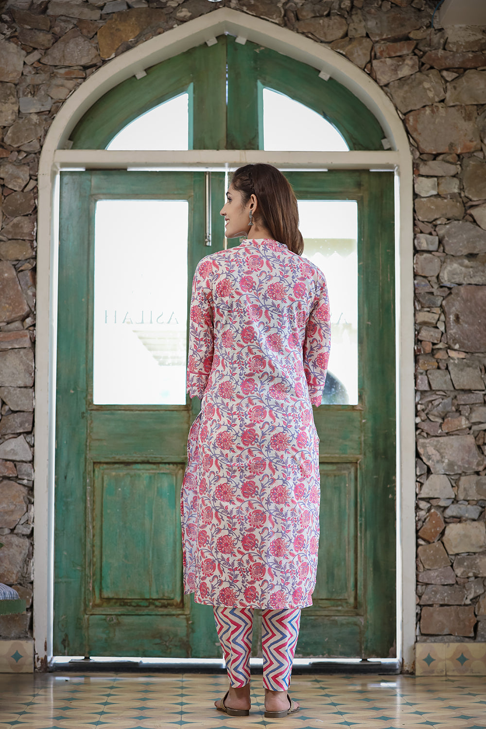 Kaajh Women's Pink Floral Printed Kurta Pant Set