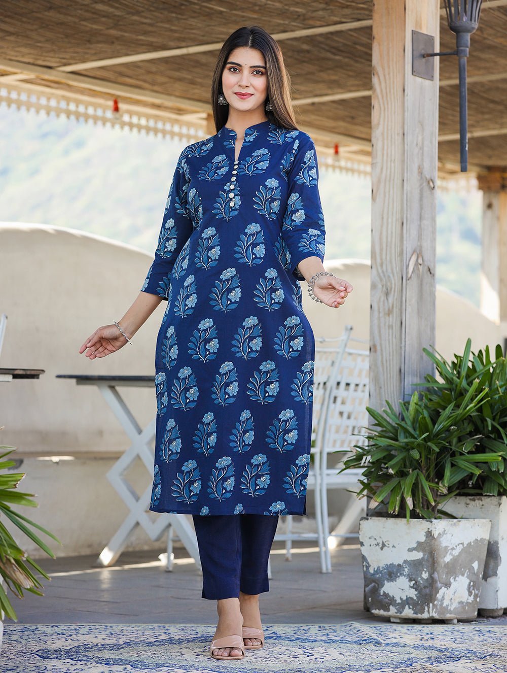 Kaajh Women's Blue Floral Print Cotton Kurta With Trouser