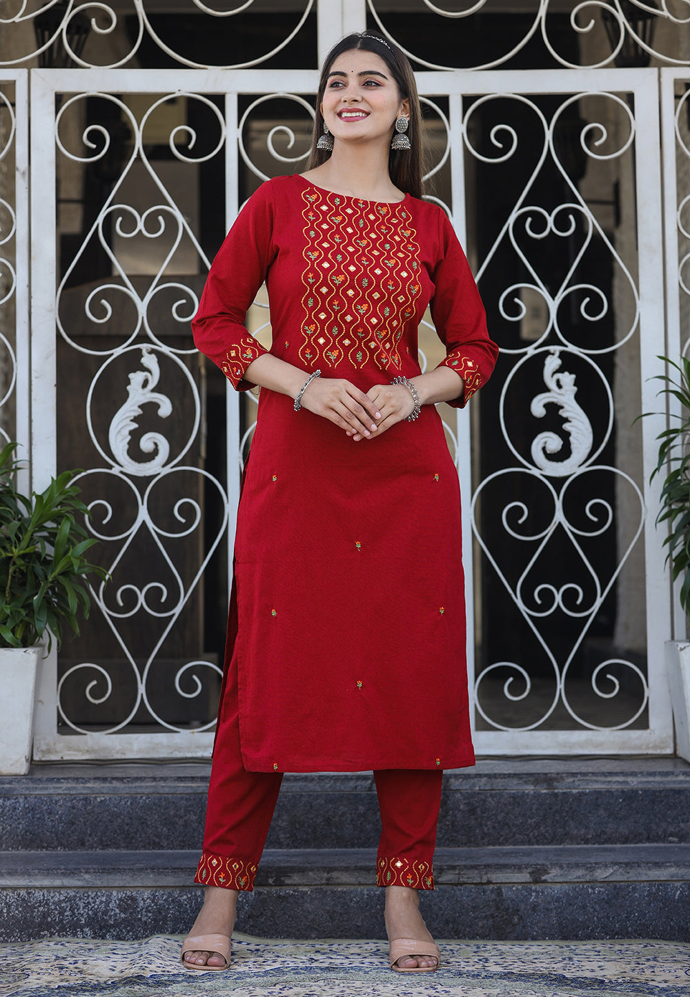 Kaajh Women's Maroon Embroidered Cotton Kurta Pant Set