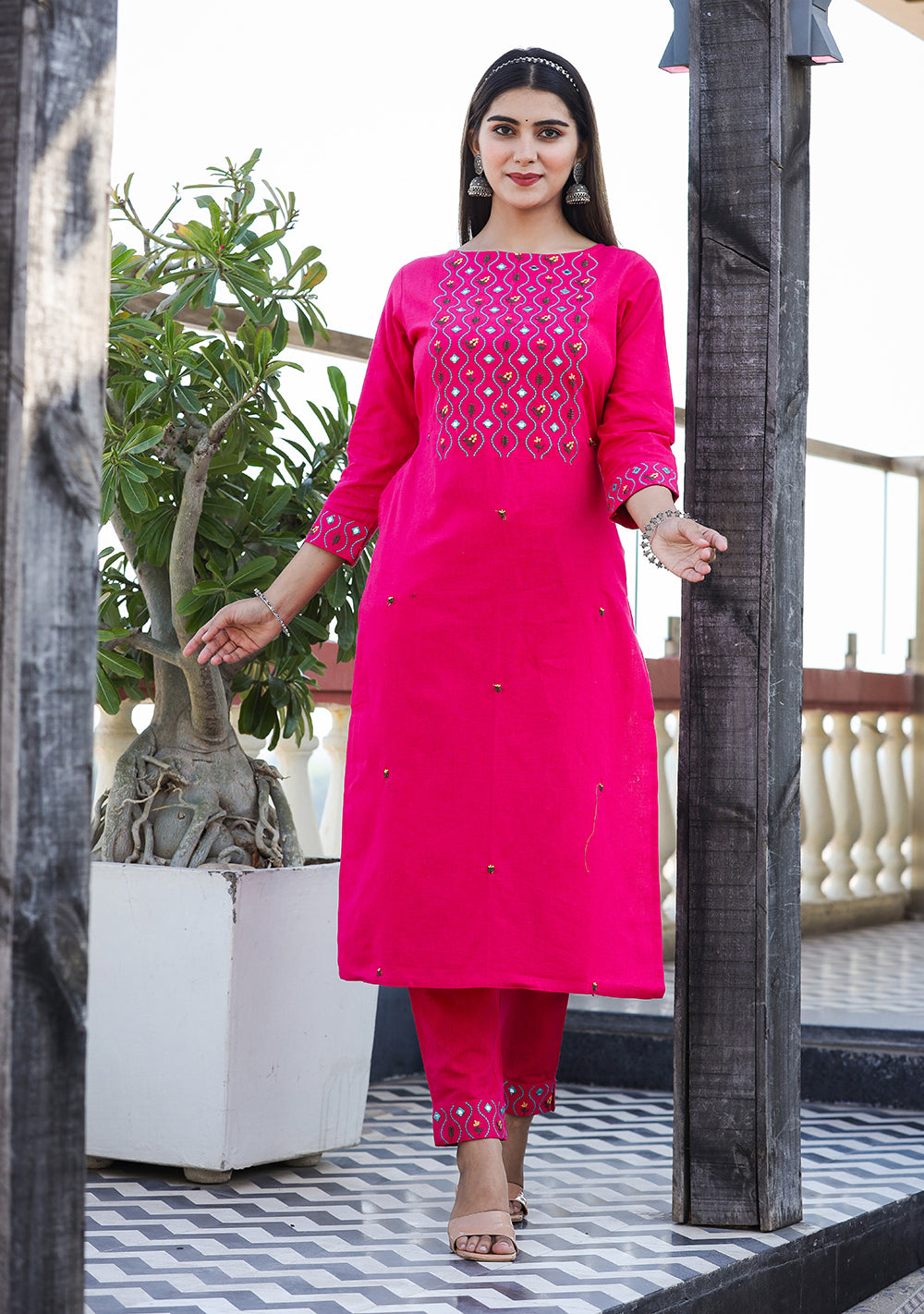 Kaajh Women's Pink Embroidered Cotton Kurta Pant Set
