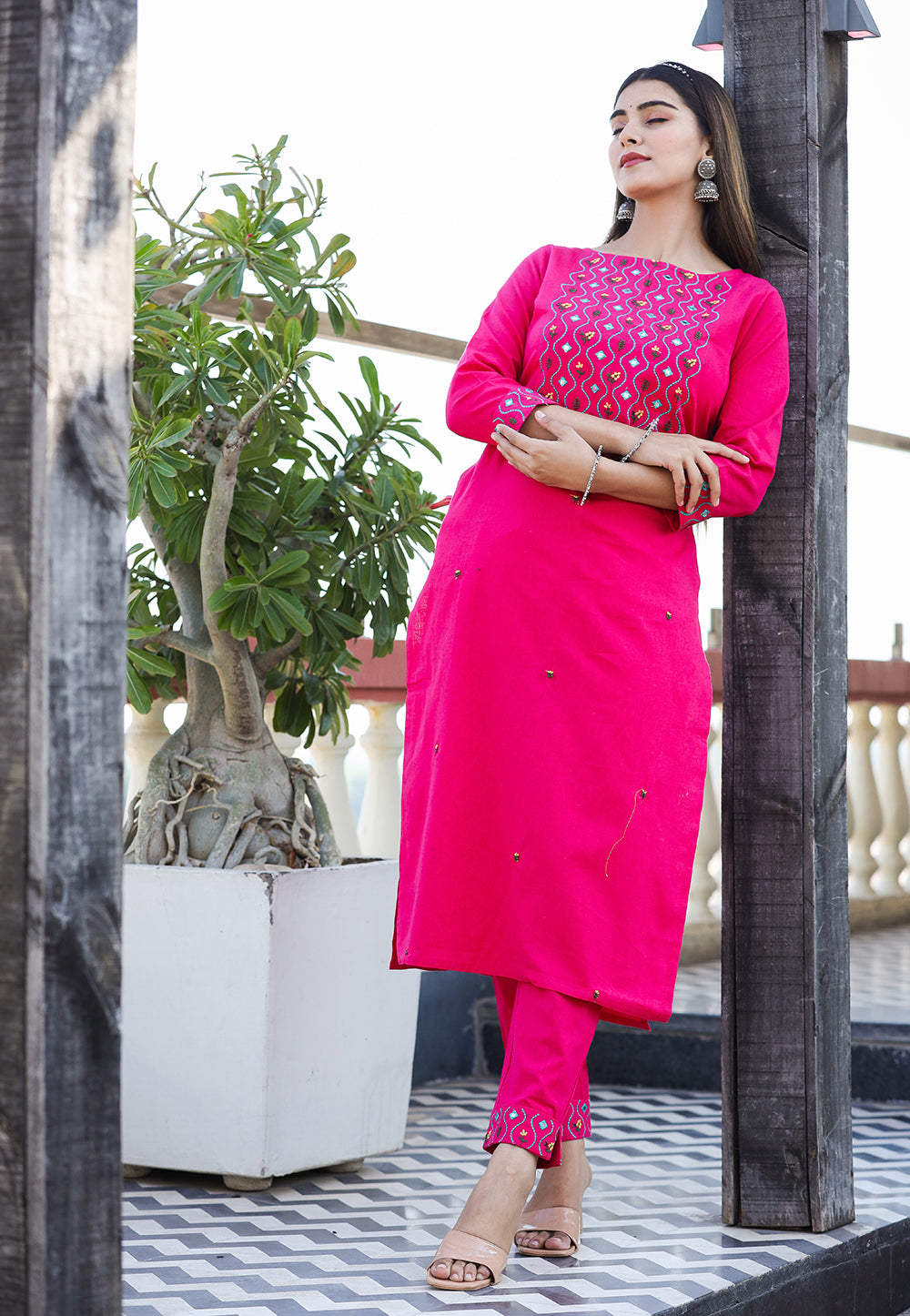 Kaajh Women's Pink Embroidered Cotton Kurta Pant Set