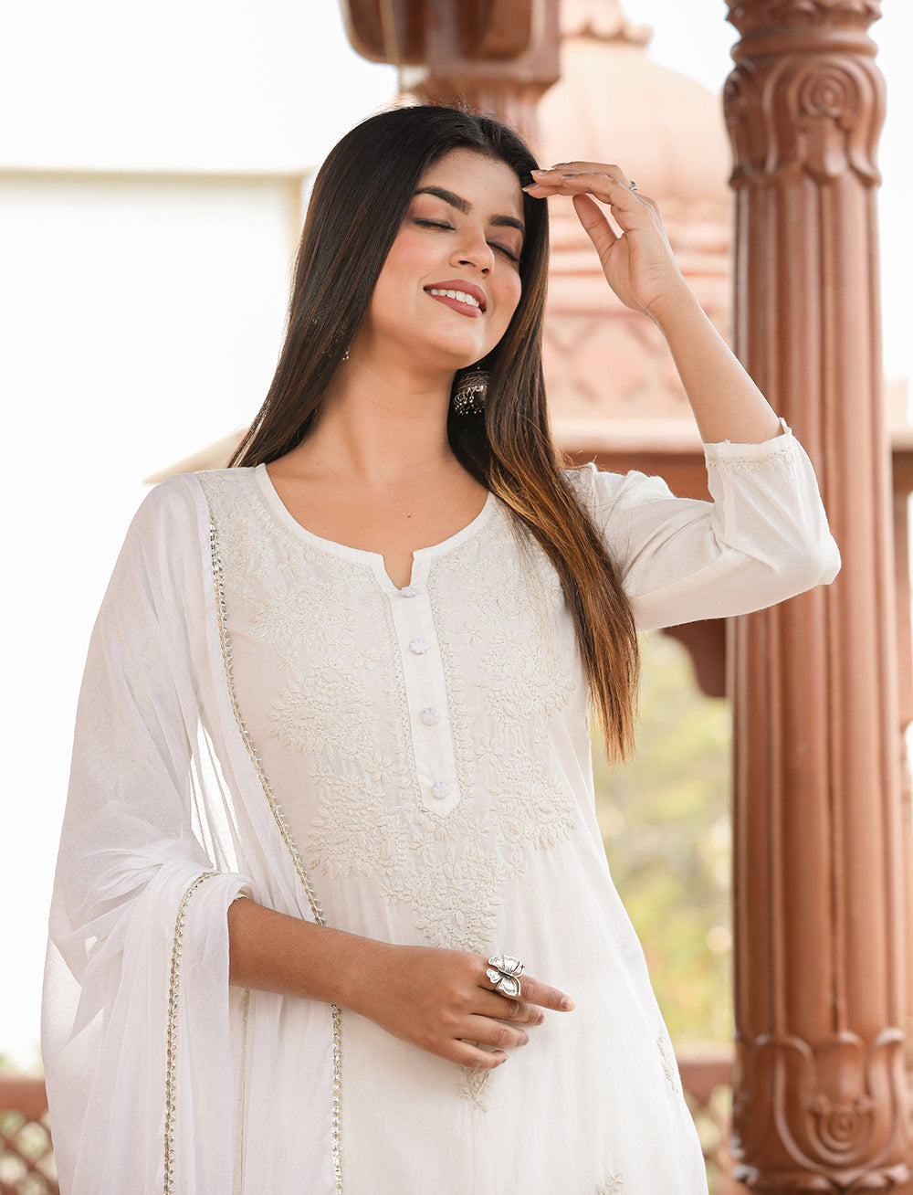 Kaajh Women's Off White Lucknow Chikankari Cotton Kurta Set With Dupatta