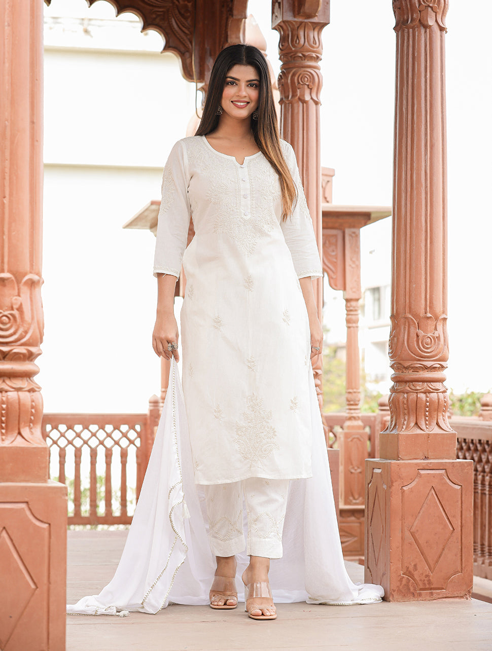 Kaajh Women's Off White Lucknow Chikankari Cotton Kurta Set With Dupatta