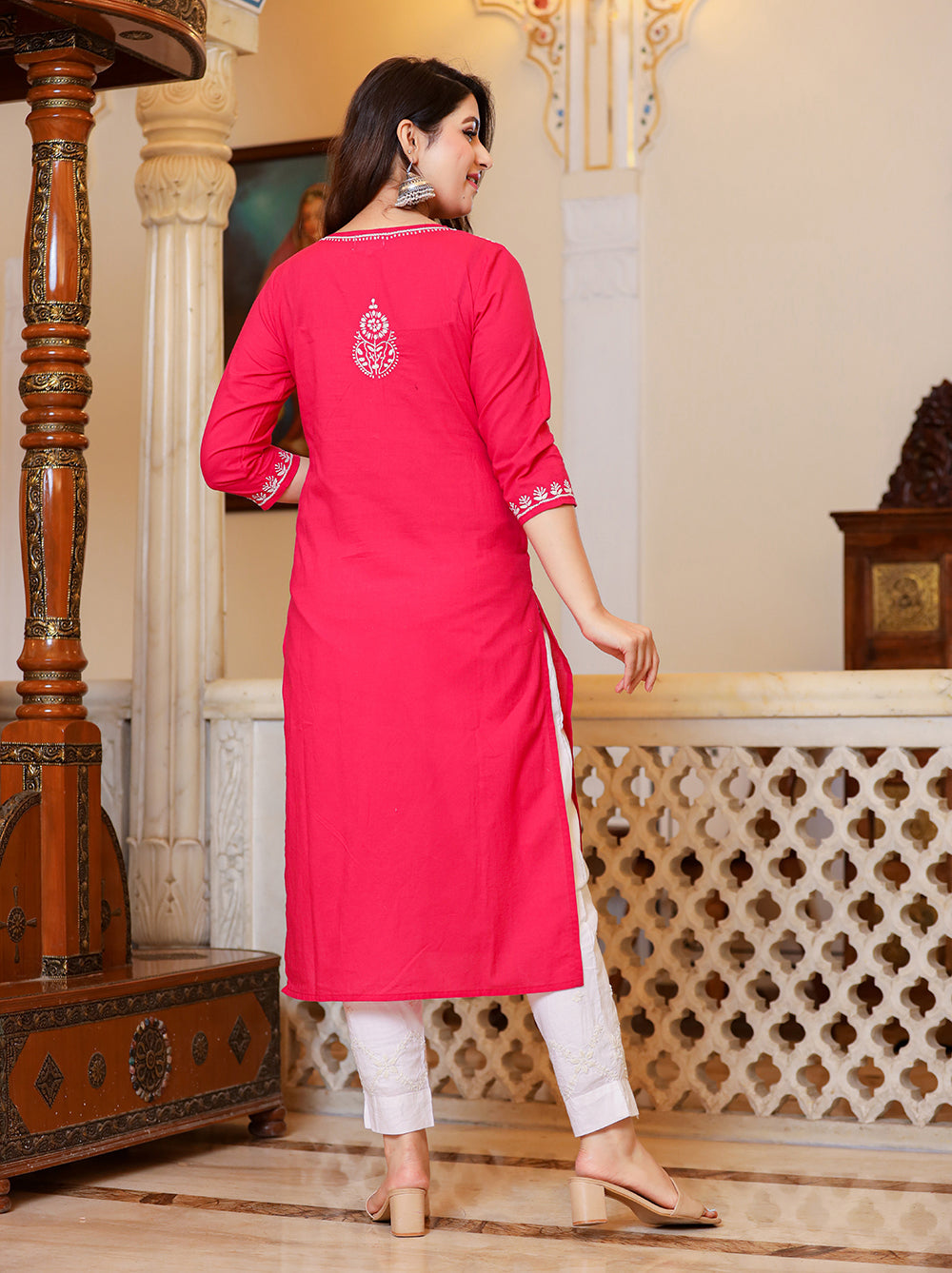 Kaajh Women's Pink Hand Embroidered Lucknow Chikankari Kurta Set With Dupatta