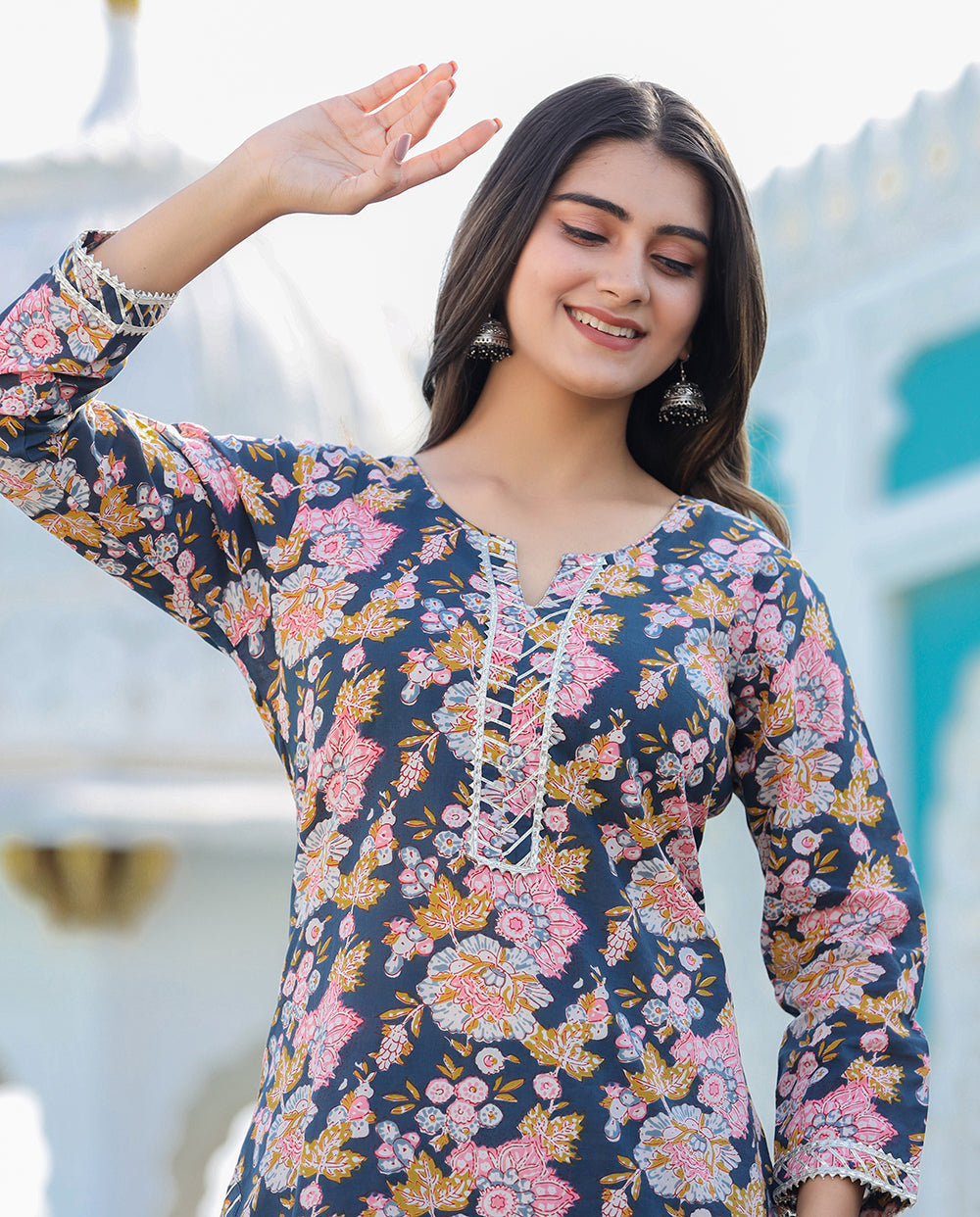 Kaajh Women's Grey Floral Printed Kurta With Sharara