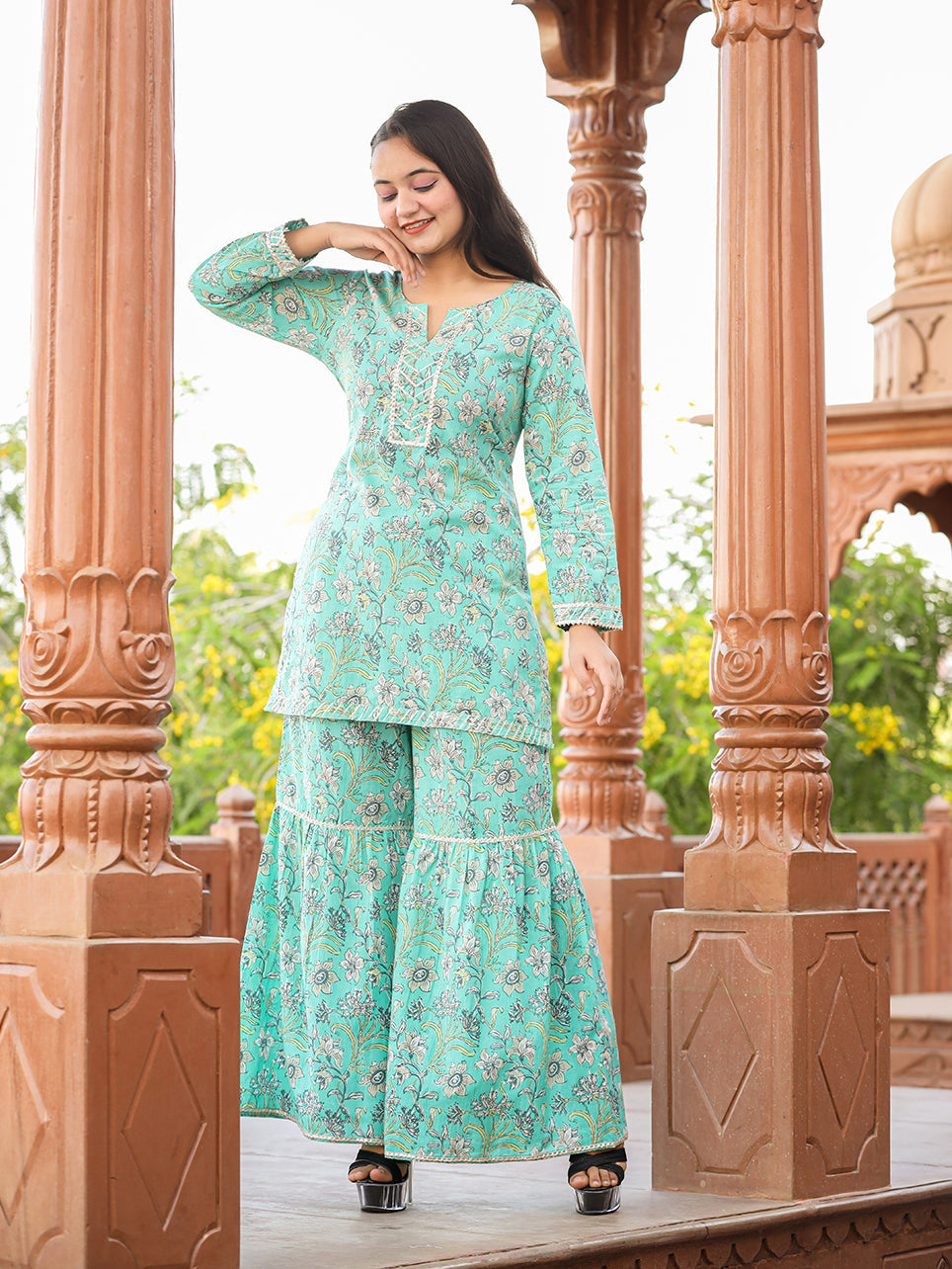 Kaajh Women's Green Floral Printed Kurta With Sharara