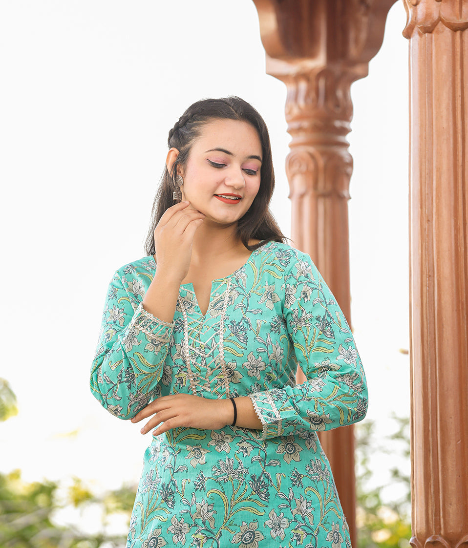 Kaajh Women's Green Floral Printed Kurta With Sharara
