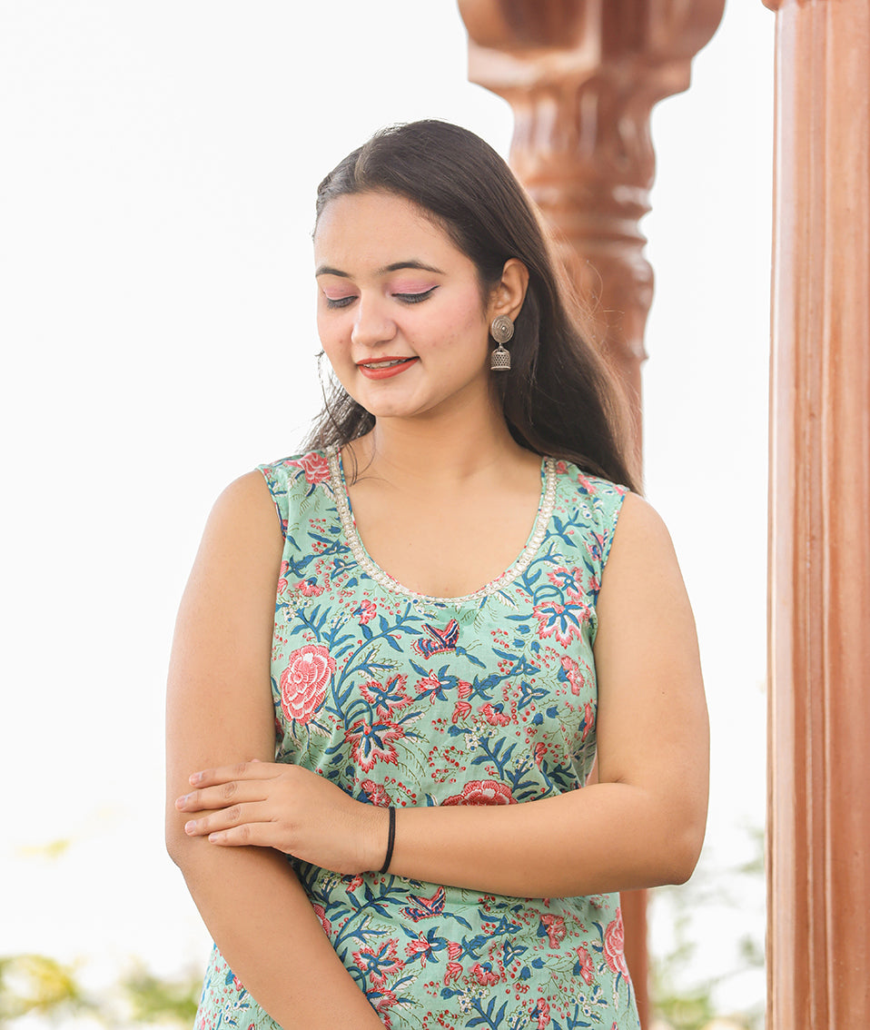 Kaajh Women's Turquoise Floral Printed Kurta With Sharara